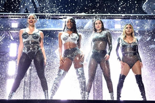 أعلنت شركة Fifth Harmony و Pitbull عن أغنية 'Por Favor' ، السجادة السبانجليش التي نستحقها