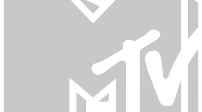 كيم كارداشيان ، كريسي تيجن ، سيارا آند مور يتعاونون مع فريق فيرجي في فيلم M.I.L.F. فيديو