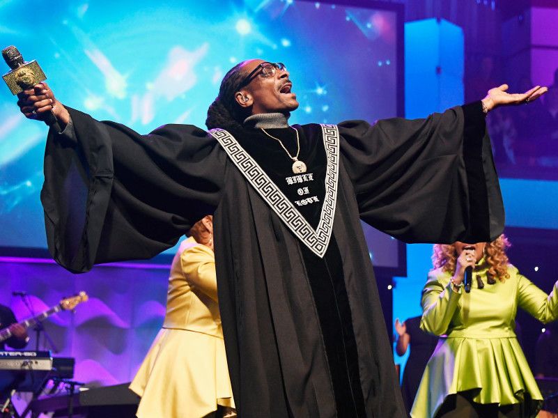 Wie Snoop Dogg vorherbestimmten Hass umarmte, um 'Bibel der Liebe' zu erschaffen