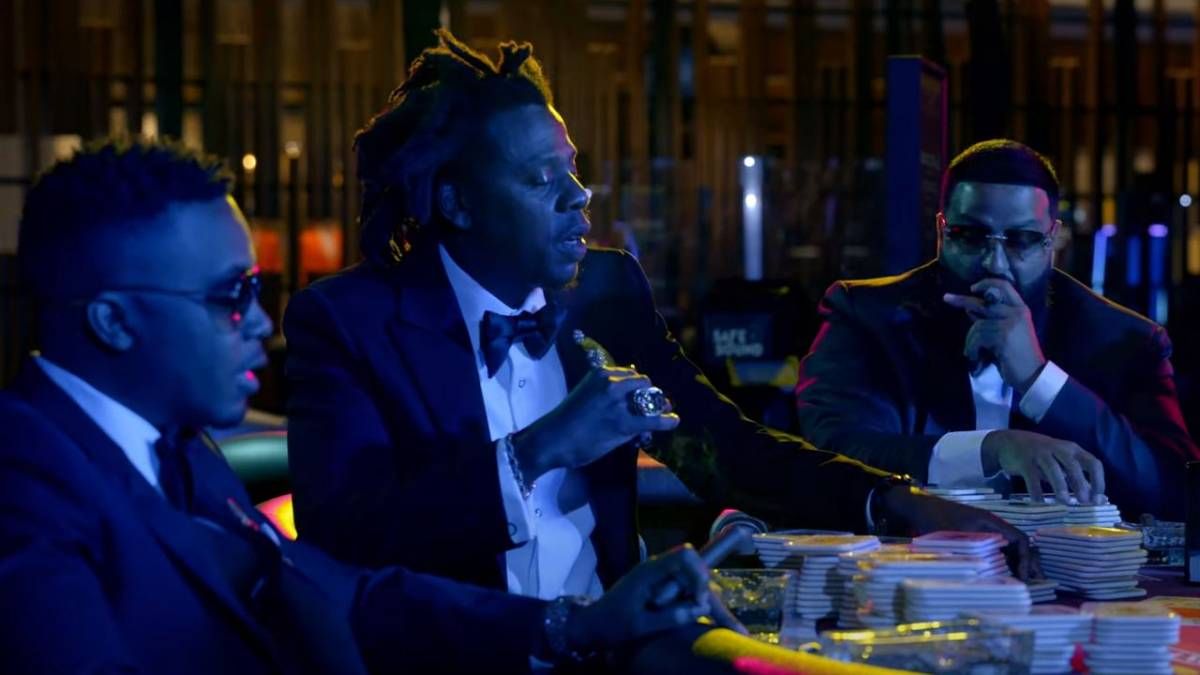 يقوم Nas و JAY-Z و DJ Khaled بإلقاء الضوء على ثروتهم للكارهين في فيديو 'آسف لست آسف