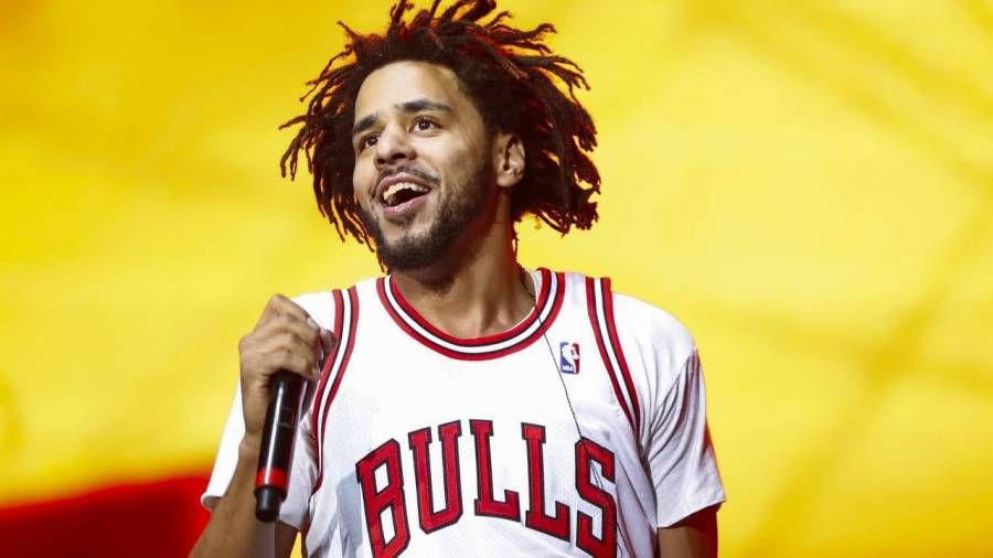 J. Cole kuulutab välja uue Puma Sneakeri Colorway ja fännid nõuavad selle asemel albumi väljaandmise kuupäeva