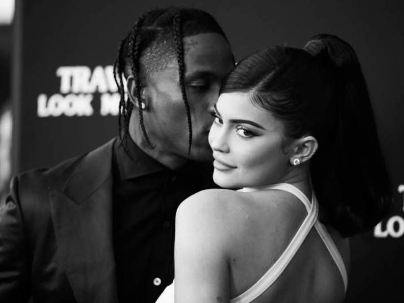 Travis Scott və Çılpaq Kylie Jenner Playboy Üçün Poz verir