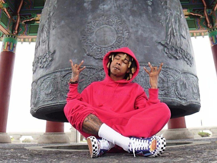 Lil Twist hat Lil Waynes 'C5' auf seinem Handy