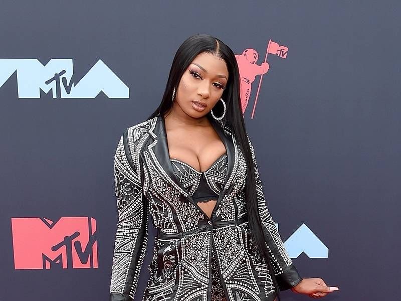 Hip Hop zeigt seine Mode auf dem MTV VMA Red Carpet 2019