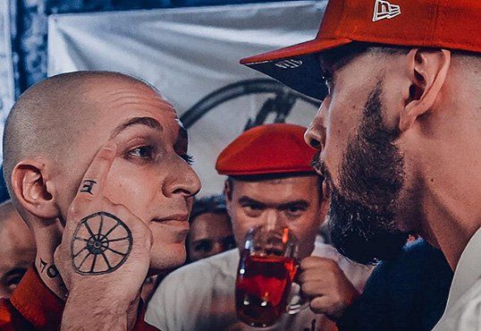 Russischer Rap-Kampf zwischen Oxxxymiron & ST macht rekordverdächtige Zahlen auf YouTube