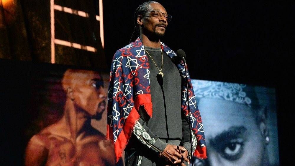Snoop Dogg man eftir 49 ára afmælisdegi 2Pac On Late Legend