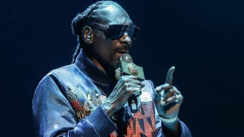 Snoop Dogg nannte einen 'Heuchler', nachdem er Studio-Bilder mit Trump-Loving Kanye West gepostet hatte