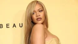   Rihanna overrasker i sexet karnevalskostume på Barbados Festival