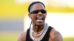   Travis Scott debüteerib '4x4' kolledži jalgpalli rahvusliku meistrivõistluste poolajal