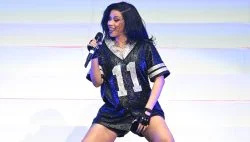   Cardi B får 'Collab'-tilbud fra Popeyes efter at have disset deres nye vinger