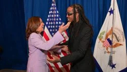   Asepresident Kamala Harris tervitas Quavot tema 'julguse' ja 'juhtimise' eest