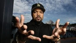   Ice Cube sagt, dass das neue „Friday“ bei Warner „Anklang“ findet: „Sie kamen endlich zur Besinnung“