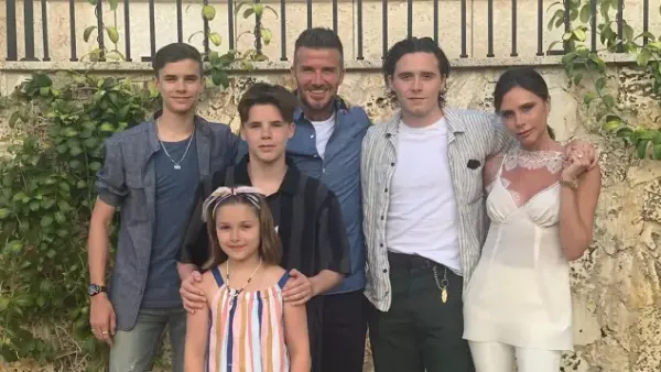 Romeo, Harper, Cruz, David, Brooklyn und Victoria Beckham