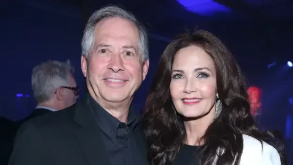 Robert A. Altman und Lynda Carter