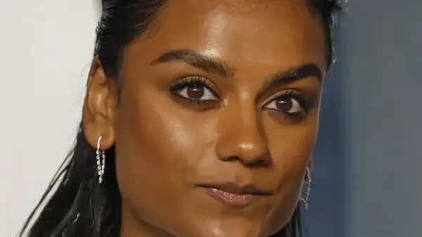 Simone Ashley: So sieht „Bridgerton“-Star im wahren Leben aus
