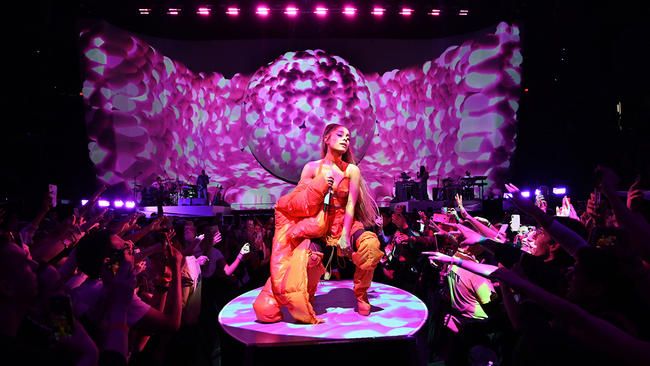 Coachella를 재정의한 9명의 여성 아티스트: Rihanna와 Lady Gaga 포함