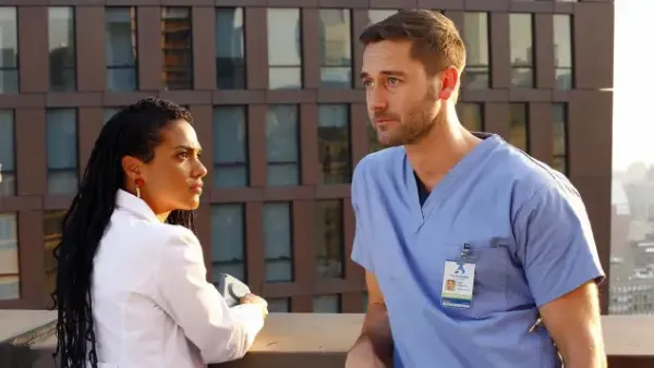 New Amsterdam: Freema Agyeman und Ryan Eggold