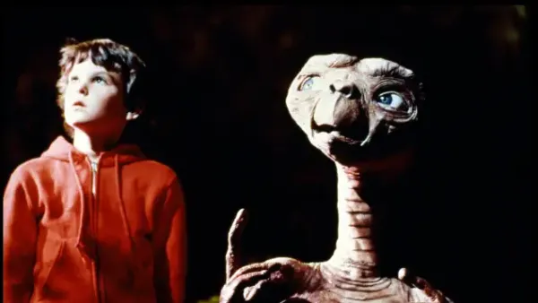 E.T. und Elliott