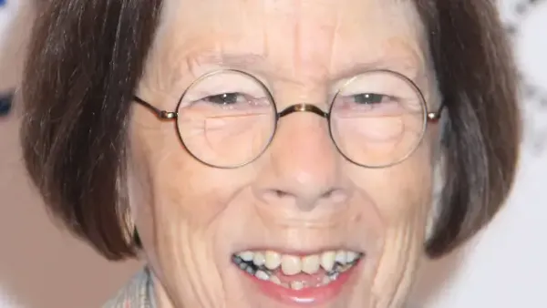 Linda Hunt 